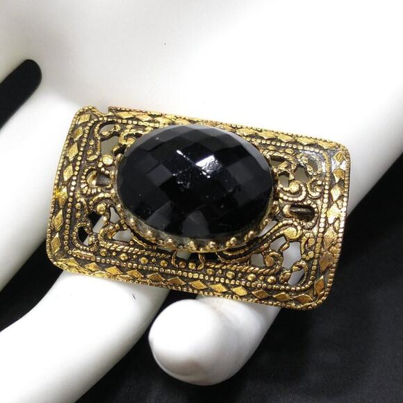 Freirich Victorian Revival Black Glass Filigree Brooch Gold Plated 1960s - Picture 2 of 10